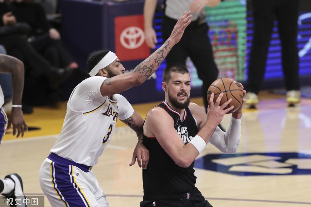 以其出色的 以其出色的